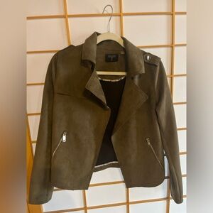 T TAHARI FAUX SUEDE MOTO JACKET. Size Small. Olive Color.